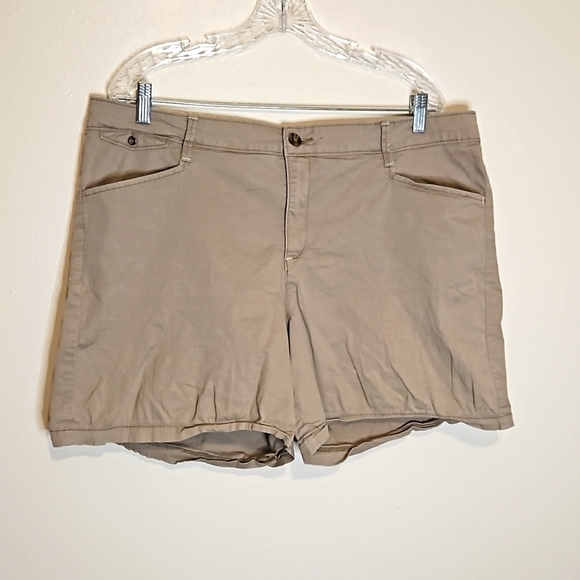 Lee natural fit 1889 Khaki Beige/khaki Relaxed Fit Shorts size 18M GUC - Picture 1 of 7
